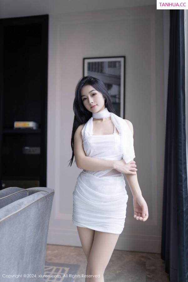 [XiuRen]高清写真图 2024.07.17 No.8875 谭小灵 丝袜美腿